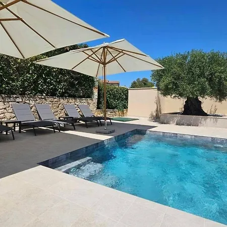 Semesterbostad Steinvilla Avena