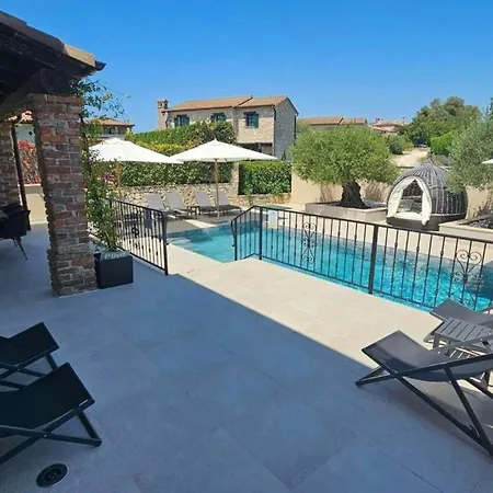 Semesterbostad Steinvilla Avena